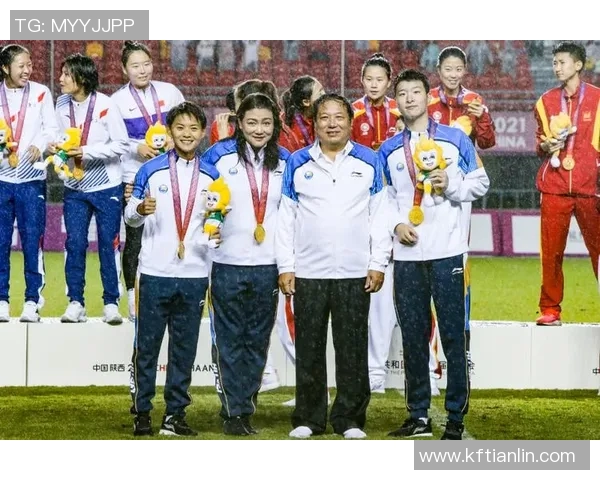 中国足球明星送礼物的独特魅力与背后的故事揭秘 中国足球明星送礼物的独特魅力与背后的故事揭秘