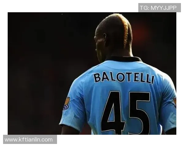 下场追逐足球明星的神秘人物究竟是谁你猜到了吗 下场追逐足球明星的神秘人物究竟是谁你猜到了吗