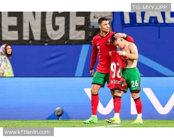 葡萄牙足球明星颁奖盛典荣耀时刻展现球员风采与成就