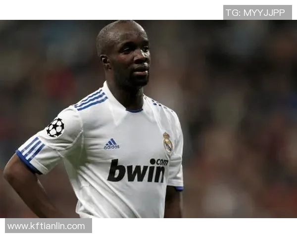 足球明星另类风格高清图片展示让你领略不一样的球场魅力与个性风采 足球明星另类风格高清图片展示让你领略不一样的球场魅力与个性风采