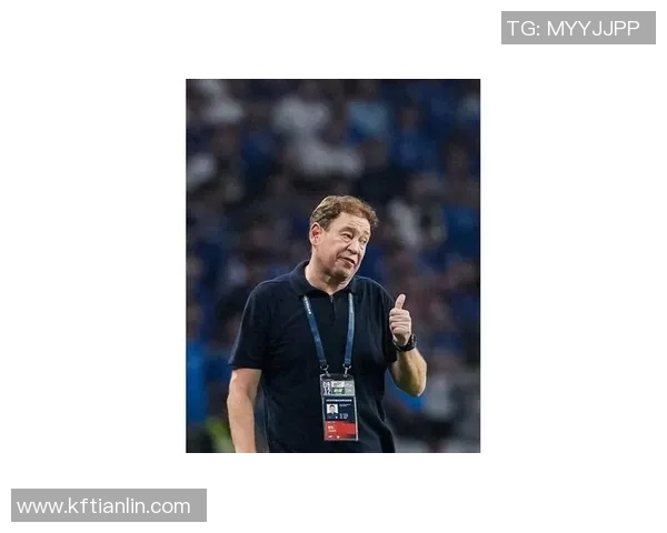 足球明星因头撞事件引发争议引发球迷热议与媒体关注